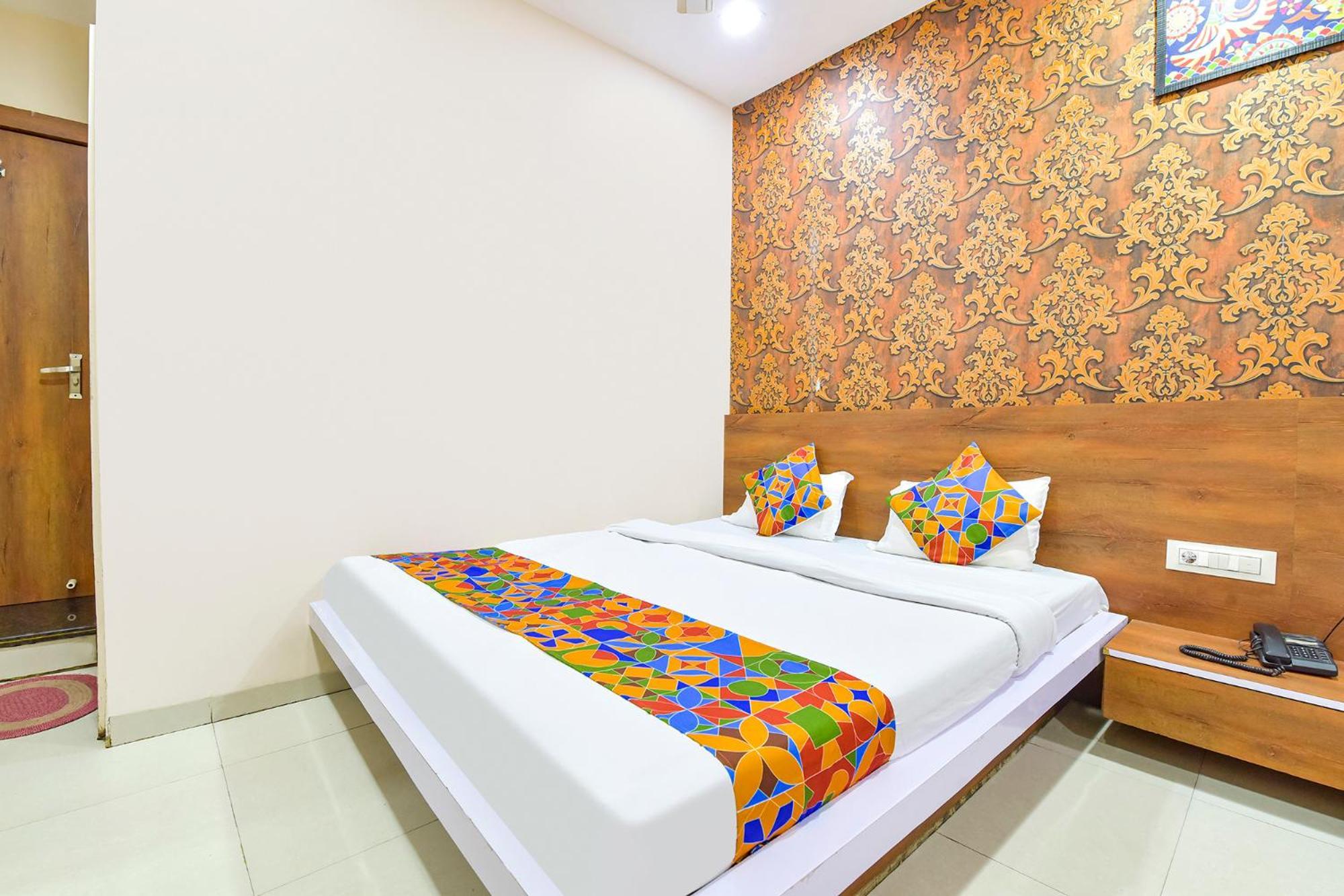 Fabhotel Raghumani Palace Uddzsaín Kültér fotó